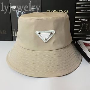 Nylonowe czapki designerskie dla mężczyzny kubełko kapelusz składany damski podróżny metalowy trójkąt Cappello Cool Girl przedstawia modne luksusowe kapelusze stałe kolor pj006 c23