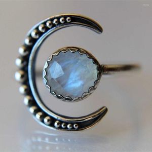 Clusterringe 1 Stück Vintage Moonstone Ring Männer Frauen passen, die eröffneten Mode kreativ eingelegten Edelsteinschmuck für Nischenmondgeschenke