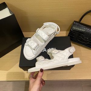 A113 Calfskin Women Ladies Dad Sandals Meanted Sundles Sandles Shoes Flateal Flates Low Heel Wedge Diamond Buckle Slip on Calsle Strap Beac 1125ess