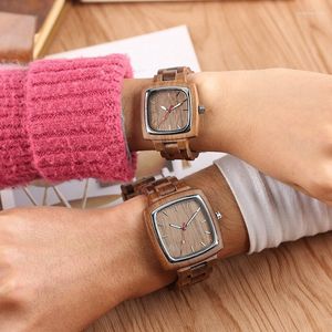 Avanadores de punho Top Royal Walnut Wooden Watches Men's Watch Retro Square Dial Analog Quartz Execle Aniversary Love Gifts For Men Mulheres