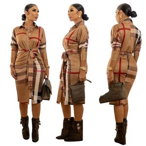 DD0025 Kvinnaklänningar 2023 Ny högkvalitativ Ultra Fashion Stripe Lace Up Mock Neck MidLength Foded Dress