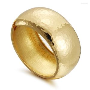 Pulseira especial redonda vintage para mulheres de alta qualidade polida com pulseira grossa banhada a ouro com punho joias presentes