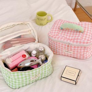 Kosmetiska väskor väska kvinnor rutig makeup fodral arrangör brev broderi påse reser toalettartiklar