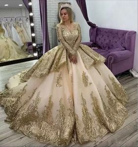 Princess Gold Quinceanera klänningar Långärmar Applique Beading Sweet 16 Dress Pageant Gowns Vestidos de 15 Anos