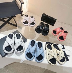 Designer Honey Tofflor Kalvskinnssandaler Brödtofflor 22SS Läderkorsrem Mesh Tofflor Kvinnor Platta Slides Broderade Plattform Sandal Flip Flops