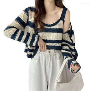 Kvinnors stickor Vårsäsong 2023 Design Sense Nisch Chic Short Coat Striped Sticked Cardigan Top Women's Clothing