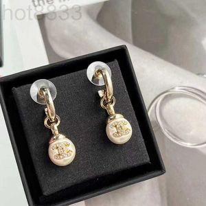 Charm Designer Winter c Type Pearl Earrings for Women New Fashion Advanced French Versatile 925 Silver Needle D4I5