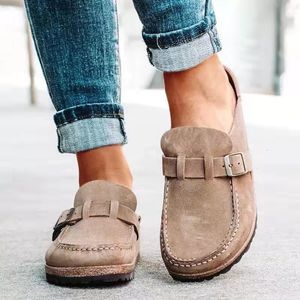 Tofflor skor kvinnor retro slip på mules damer komfortlägenheter kvinnliga plus storlek 43 casual män sommar platt clogs zapatos mujer 230329