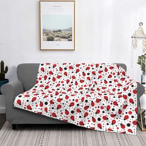 Coperte Coccinella ovunque Coperta di flanella rossa insetto avventura vita animali Coperta per viaggi a casa Biancheria da letto leggera 230329