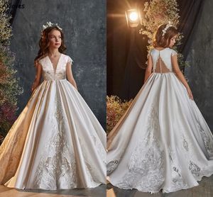 Vestidos de menina de flor de cetim de marfim com mangas de boné Vos de bordado de pescoço de lacta de renda de garotinha