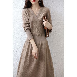 Casual Dresses Elegant Fashion Cashmere Sweater Women Dresses 100% Merino Wool V-Neck Long-Sleeve Casual Sticked Dress Winter Long A-line kjol 230329