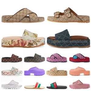 Top Quality Platform Sandaler Famous Designer Womens House Slippers Summer Foam Gummi Slides Pink Flowers broderad tränare Sandales Fashion Luxe Beige Beach Shoe