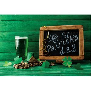 Dekoracja imprezowa St. Patrick's Day Traild Green Drink Board Pography Tło Święto Święto Celebracja Po Booth Studio Prop