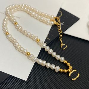 Marca de designer letra de colar de colar de pingente mulheres nunca desaparecendo de ouro de ouro de ouro real colares de pérolas naturais pingentes pingentes jóias de casamento presentes de amor