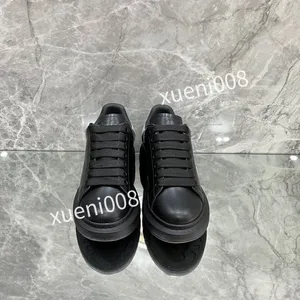 2023 TOP NOWOŚĆ designerskich Buty Casual Men Men Kobiety Niski top Sole Canvas Shut Skórzanie Triple Black White Original Original Sole Cap Sneakers Treakers