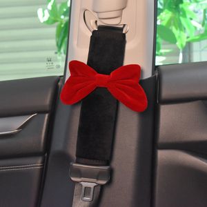 Ny trim söt röd bowknot bilsäkerhetssäkerhetsbälte täcker mjuk plysch axel dyna styling säkerhetsbälten bil spegel fodral tillbehör