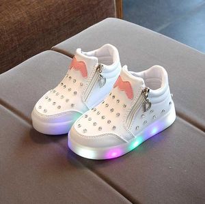 Atletico Outdoor Size 21-30 bambini Sneaker luminose per bambini Principessa Bow for Girls Scarpe Led Sneaker per bambini con scarpe leggere Krasovki Luminious W0329