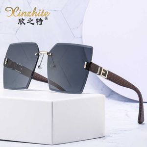 F-Buchstabe-Sonnenbrille aus rahmenlosem, getrimmtem Netz, rot, FD-Home, großer Rahmen, Outdoor-Sonnenbrille, personalisiertes Holz