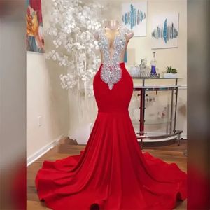 Prom 2023 árabe Vestidos Luxuosos Cristais de Contas Stromestone Red Deep V Vestido de noite Mermaid Vestidos de festa com zíper com zíper sem mangas sem mangas