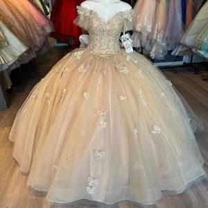 Champagne Quinceanera Dresses Off Shoulder Floral Appliques Lace Bow Back Beading Corset For Sweet 15 Girls Party Gowns