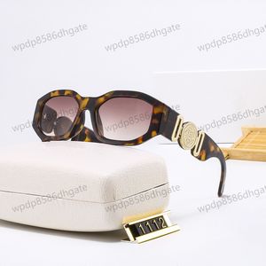2023 Luxury Small Box Occhiali da sole Lettera Designer Womens Mens Goggle Senior Eyewear per gli occhiali da donna Telaio Vintage Metal Sun occhiali