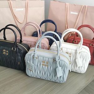 أعلى مقبض مصمم MIU MIUI CITY TOTE COTTER BAG WOMENS WOLET MAN MATELASSE CROSSBODY CLACT CAMERA