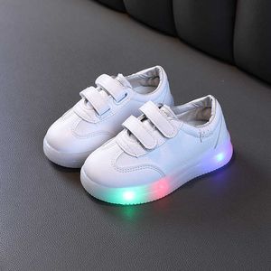 Scarpe per bambini primi camminatori atletici all'aperto con suola lucida scarpe da corsa per bambini con luci Scarpe da ginnastica luminose a LED per bambina