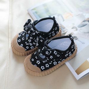 Athletic Outdoor Pretty Flowers Printed kids sneakers for girls Comfortable Baby Girl Canvas Shoes Flat Heel Kids tenis Shoes with Bowtie W0329
