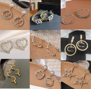 23ss 20style 18K guldpläterade bokstäver Stud Tofs Långt örhänge Dingla Runt Lyx Designer Dam Kristall Strass Pärla Bröllopsfest Smycken Present