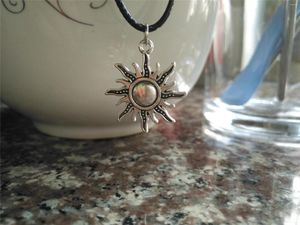 Anhänger Halsketten 10 Universum Sonne Mond Stern Sternenhimmel Halskette Sonnenschein Glück Zeichen Freunde Geschenk für Freund Leder