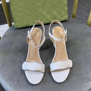 Leder-Kleidschuhe mit Absatz, Damen-Sandalen, Hausschuhe, Designer-Damen-Sandale, Modemarke, Absatz, Schnalle, Hochzeitsschuhe, Gummi, klobige Sommer-Damen-Absätze