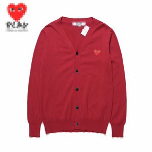 Designer masculino suéteres cdg play com des garcons corações feminino cardigan camisola botão lã vermelho v pescoço tamanho l