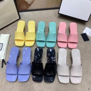 Kadınlar Kauçuk Slayt Sandal Termeri Pastel 2023 Kadın Sandalet Yüksek Topuklular Slaytlar Zarif Platform Chunky 2.4 'Topuk Yükseklik Ayakkabıları Yaz Kabartmalı Flip Flops