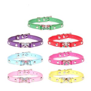 Collari per cani Guinzagli Stile Collare per animali domestici Colore strass Bowknot Tessuto PU adatto per forniture di trazione di piccole e medie dimensioni