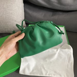 Correa de hombro de cuero Bolsos de hombro MINI POUCH para mujer Mini bolso de moda Tejido de color sólido Bolso cruzado Hobo Totes