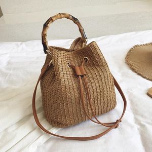 Kvällspåsar 2023 Designer Straw Woven Bag Summer Korean Fashion One-Shoulder Messenger Bamboo Bucket Kvinna