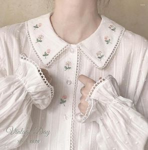 Bloups feminina meninas adolescentes camisas de algodão vintage para mulheres 2023 Bordado Tops de flores compridas Mangueira de manga comprida Spring fresca doce