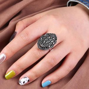 Cluster Rings Antiqued Silver Color Exaggerated Black Crystal Rhinestone Adjustable For Women Flower Shaped Finger Ring Fashion Jewelry