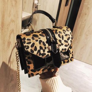 Shoppingväskor 2023 Tide Korean Version Leopard Print Axelväska Kedja Crossbody Small Square