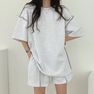 女性用トラックスーツ夏の女性服セットステッチソリッドカラーTシャツショーツマッチング衣装カジュアルな2ピースファッションルーズスポーツ