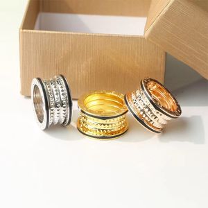 2023 Новая бренда керамическая пара кольцо модные очарование пара весеннее кольцо 18 тыс. Золото -титановое стальное кольцо кольцо