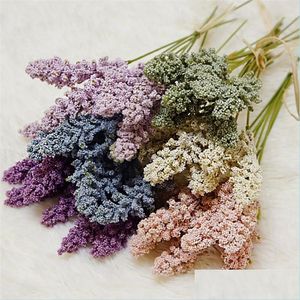 Ghirlande di fiori decorativi 6 Pz / pacco Bouquet di punte di vaniglia artificiale Schiuma Bacca Pianta domestica Decorazione murale Cereali Mucchio Goccia De Dhv31