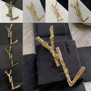 Luxury Designer Womens Brooch Pins Brand Gold Letter Brooch Pin Suit Dress Pins For Lady Specifications Designer Jewelry