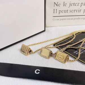 Mode halsband kvinnor hängen halsband för kvinnor guld vintage design gåva lång kärlek par familj smycken halsband keltisk stil brev kedja med låda