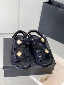 Designer sandaler toppkvalitet äkta läder sula kvinnor sandaler comemore pappa skor sommar strand spänne remm mjuk chunky häl sport kvinna platt skor 23SS