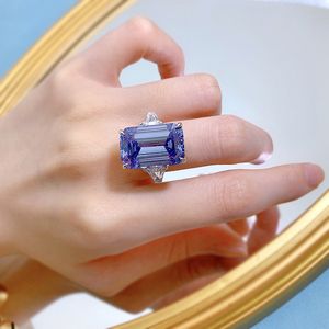 Värdefull 15ct Sapphire Diamond Ring 100% Real 925 Sterling Silver Party Wedding Band Rings For Women Engagement Promise SMEEDDE