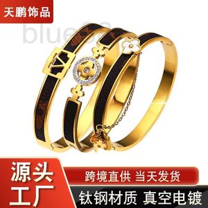 Bangle Designer New Clover Steel Armband Donkey Old Flower Leather Key Lock Chain Stick Leather Armband Jmpy