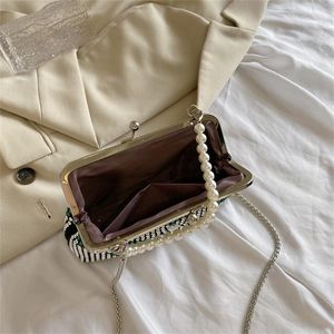 Kvällspåsar lyxdesigner handväska messenger clip väska 2023 mode sömmar strass pärlkedja bärbar skal bolso mujerevening