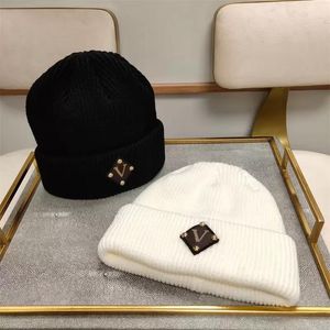 ニットキャップデザインモデルBrim Men's and Women's Luxury Fashion Brand Cap Outdoor Warmth Neutral Baseball Cap