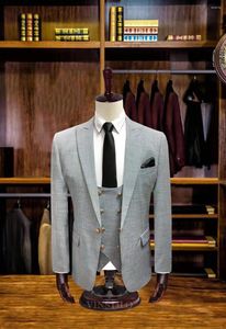 Ternos masculinos 2023 Buttons de ouro cinza claro Vestido de noiva Tuxedo Men Suit Slim Fit Business Business Terno Masculino Groom Masculino 3 Peças Man